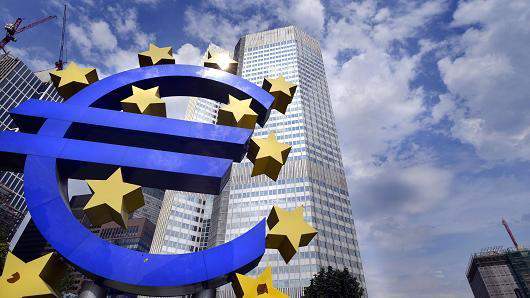 供应过剩担忧加剧 美国原油期货贴水率降至20个月低点